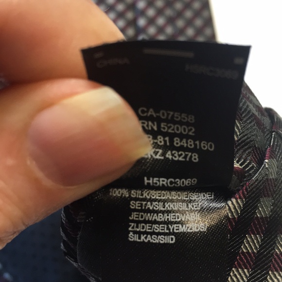MEXX- Gray with maroon and black check pattern. 100% silk narrow tie. Like New - Picture 7 of 10